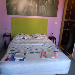 Appartement Petit Parmi Les Pins Et Les Cypres, Marseille